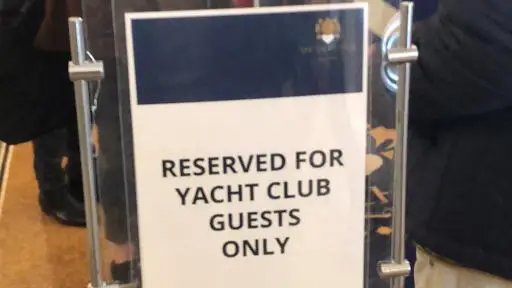 accesso lounge yacht club